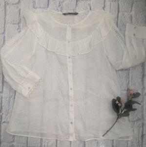 NWOT Zara white top with ruffle and lace details
